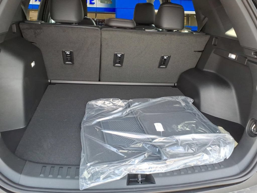 New 2027 Chevrolet Equinox LT w/ Convenience Package II FWD image 20