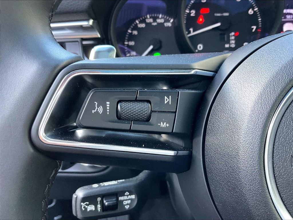 Used 2025 Porsche Macan image 23