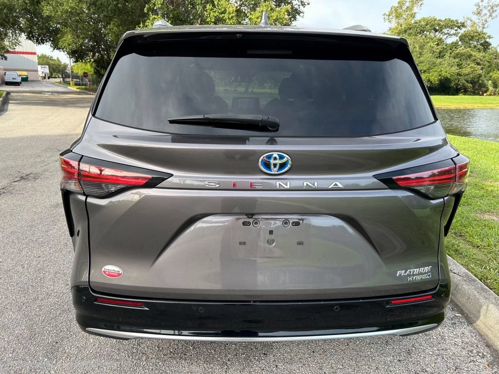 Certified 2021 Toyota Sienna Platinum FWD image 4