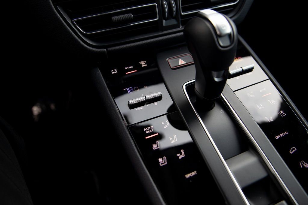 Certified 2025 Porsche Macan image 26