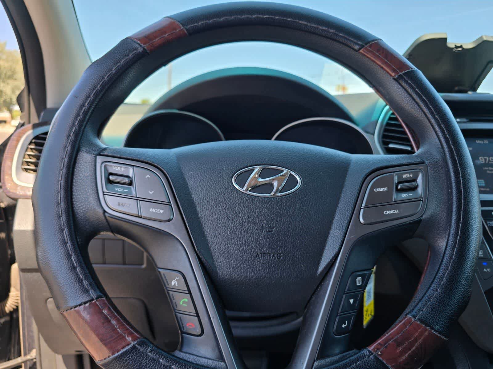 Used 2017 Hyundai Santa Fe SE FWD image 16