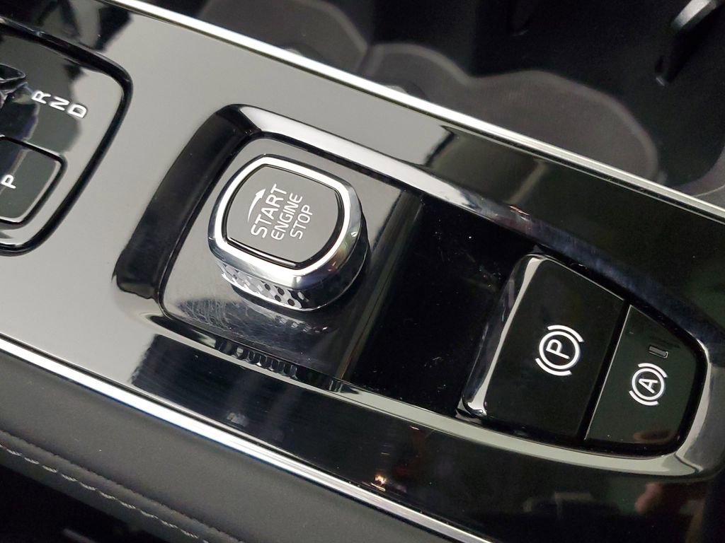 Certified 2025 Volvo XC90 B6 Core w/ Climate Package image 36