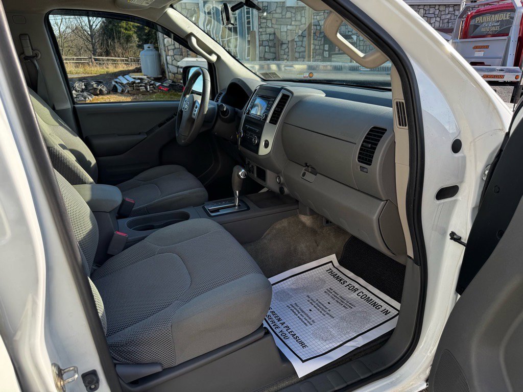 Used 2016 Nissan Frontier SV AWD/4WD image 29