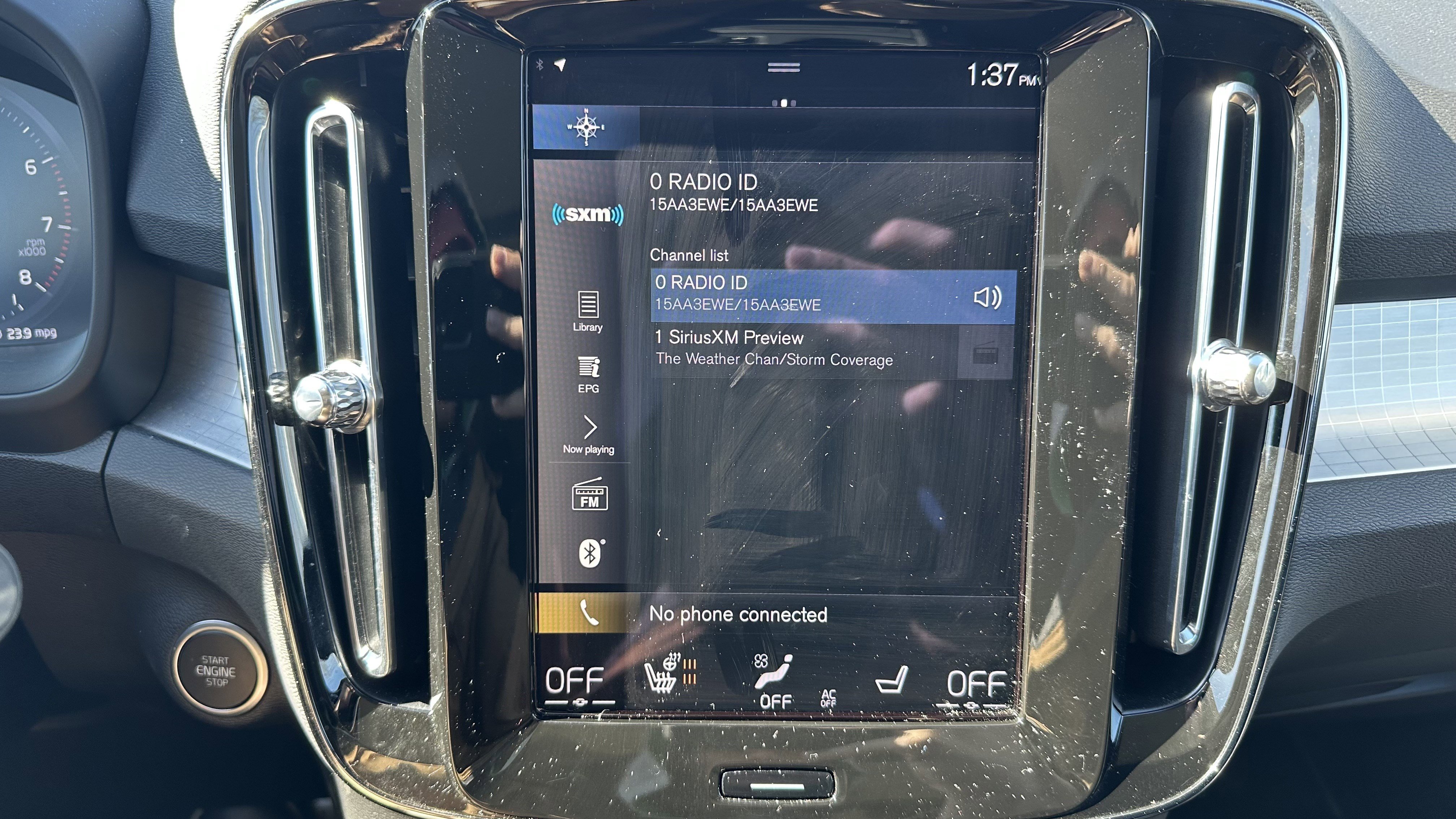 Used 2022 Volvo XC40 T5 Momentum w/ Premium Package image 24