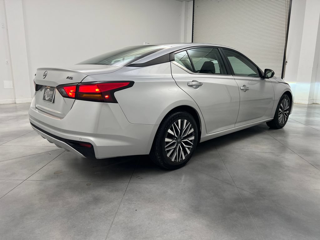 Used 2024 Nissan Altima 2.5 SV FWD image 9