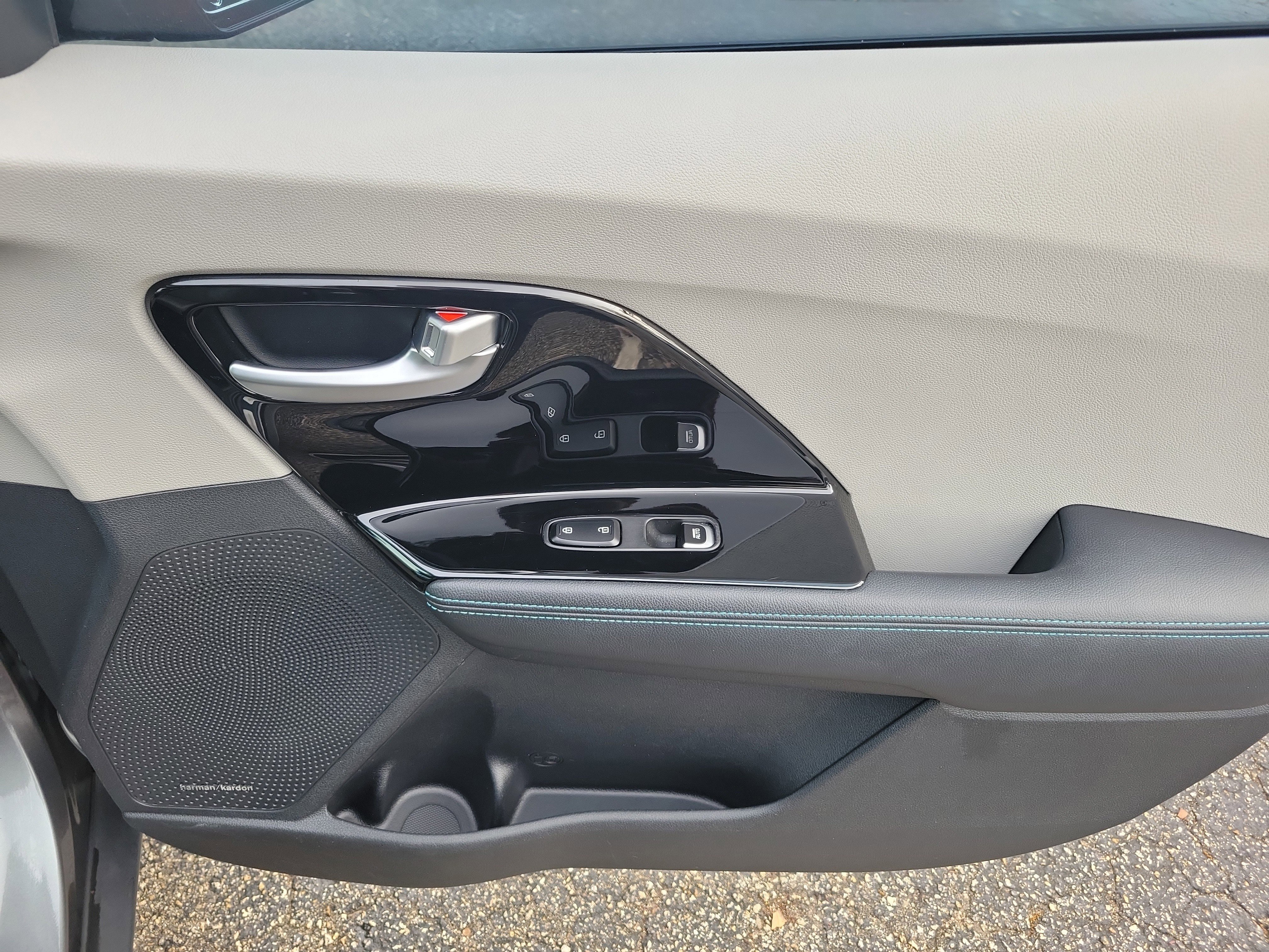 Used 2017 Kia Niro Touring image 10