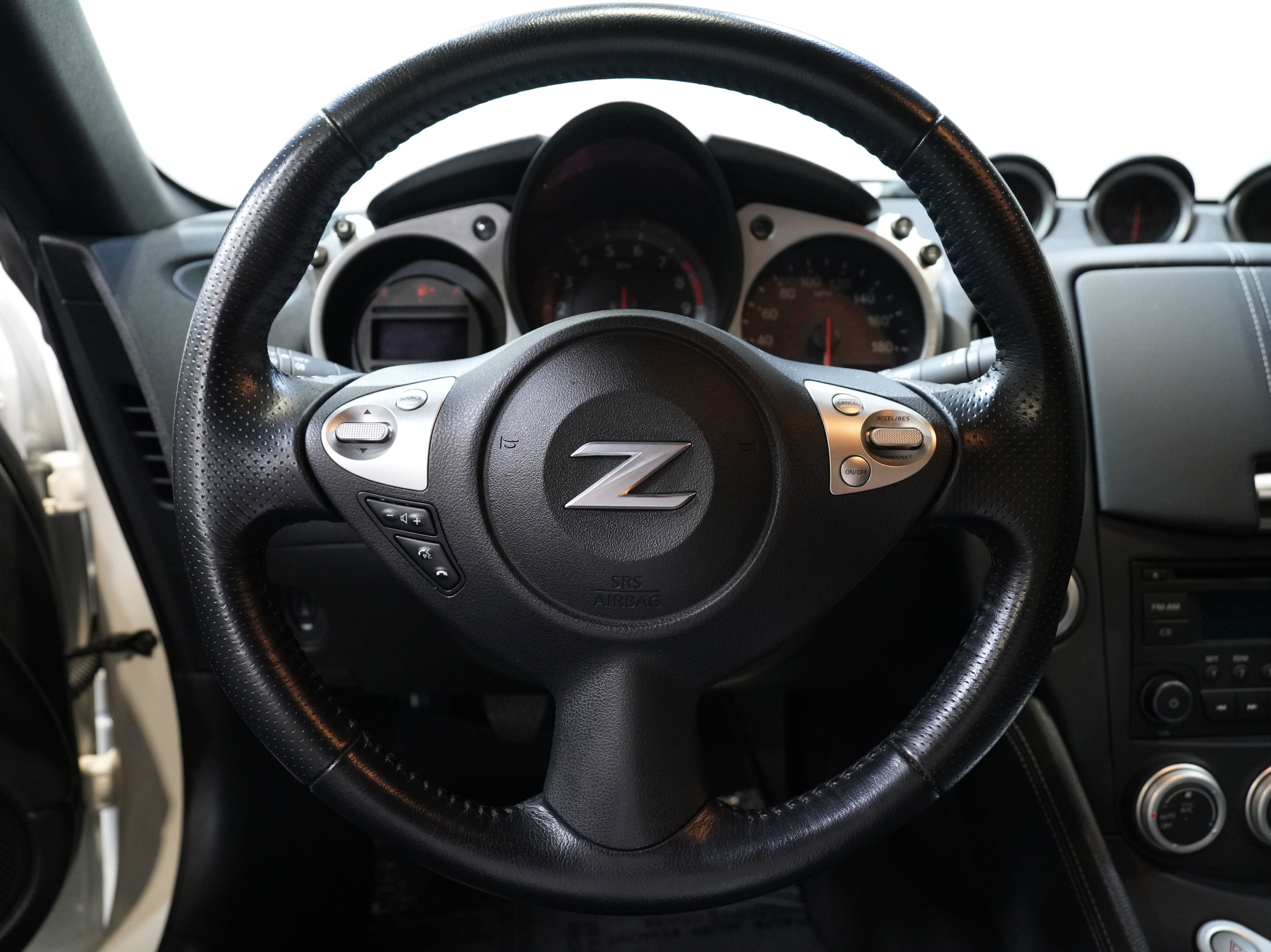 Used 2016 Nissan 370Z Touring RWD image 30