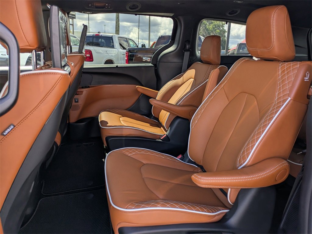 New 2026 Chrysler Pacifica Pinnacle image 15