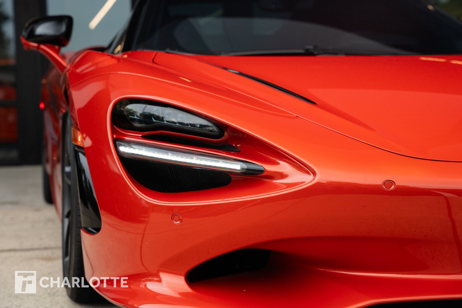 Used 2025 McLaren 750S Spider RWD image 4