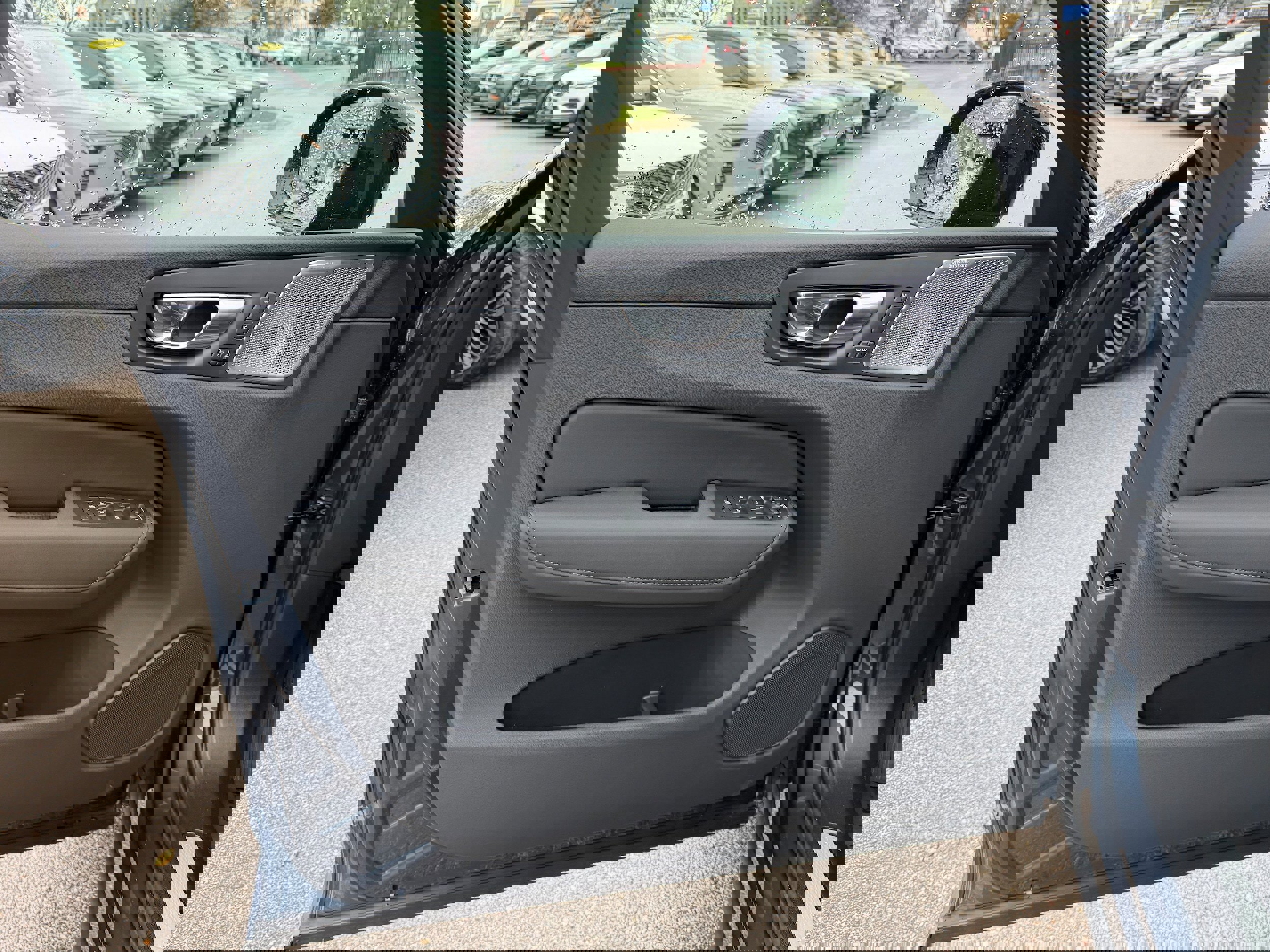 New 2026 Volvo XC60 B5 Ultra w/ Protection Package Premier image 18