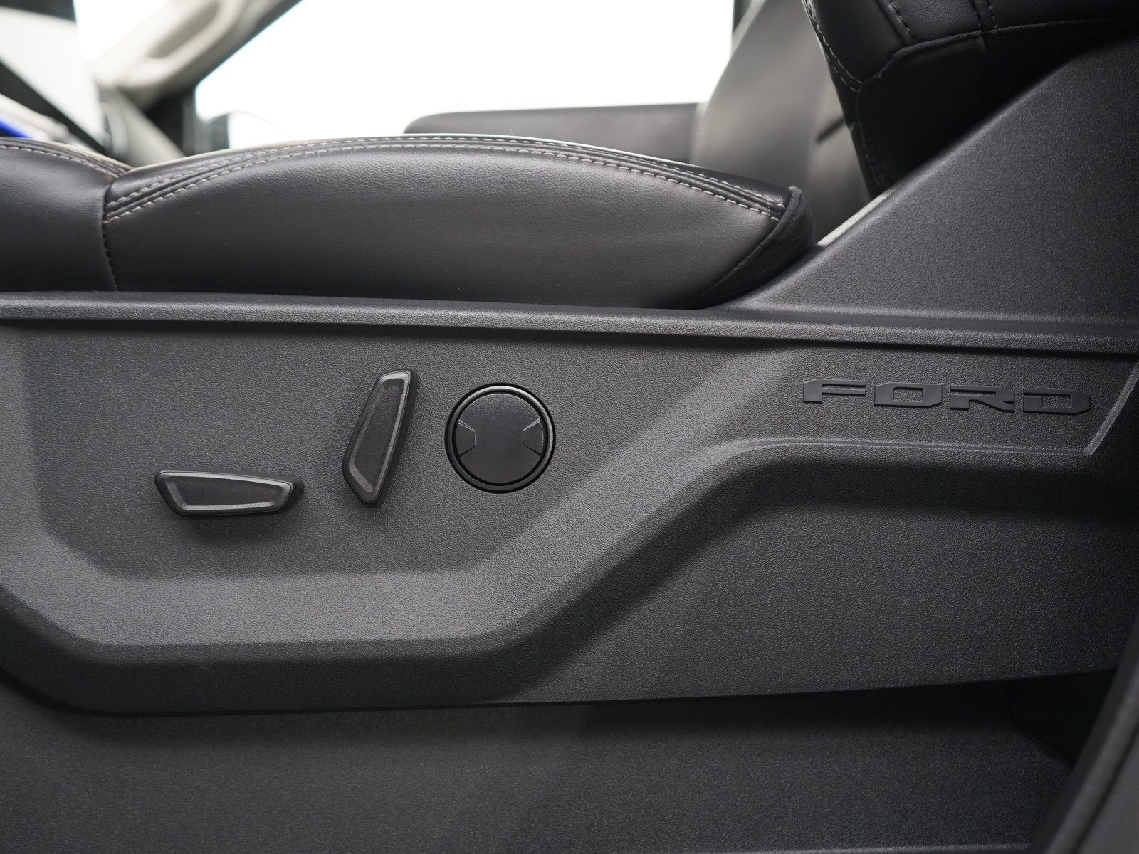 Used 2025 Ford Expedition Max Platinum AWD/4WD image 36