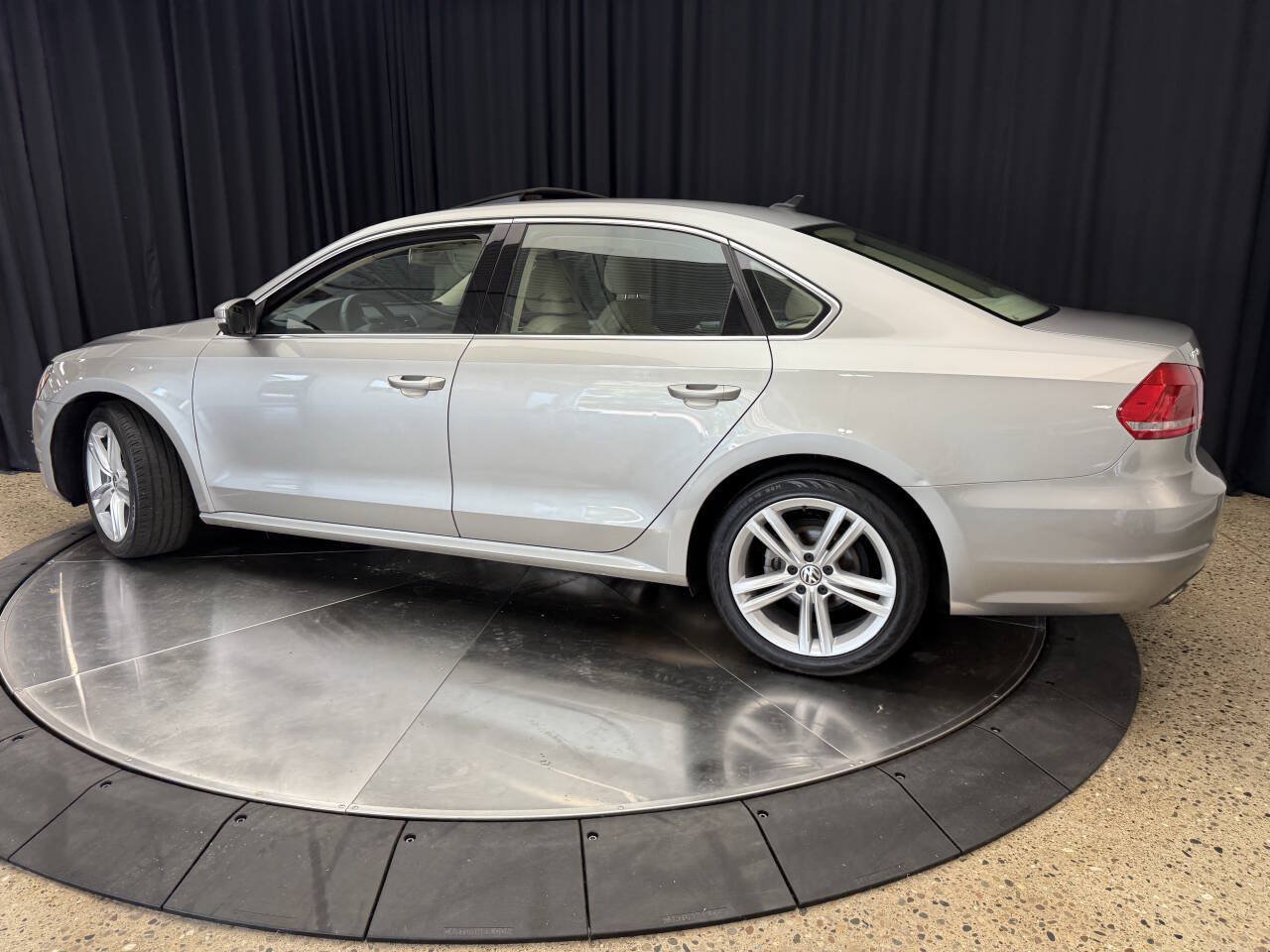 Used 2014 Volkswagen Passat 1.8T SE FWD image 9