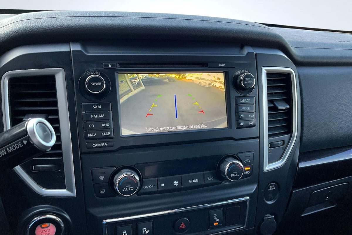 Used 2018 Nissan Titan SV w/ SV Convenience Package AWD/4WD image 22