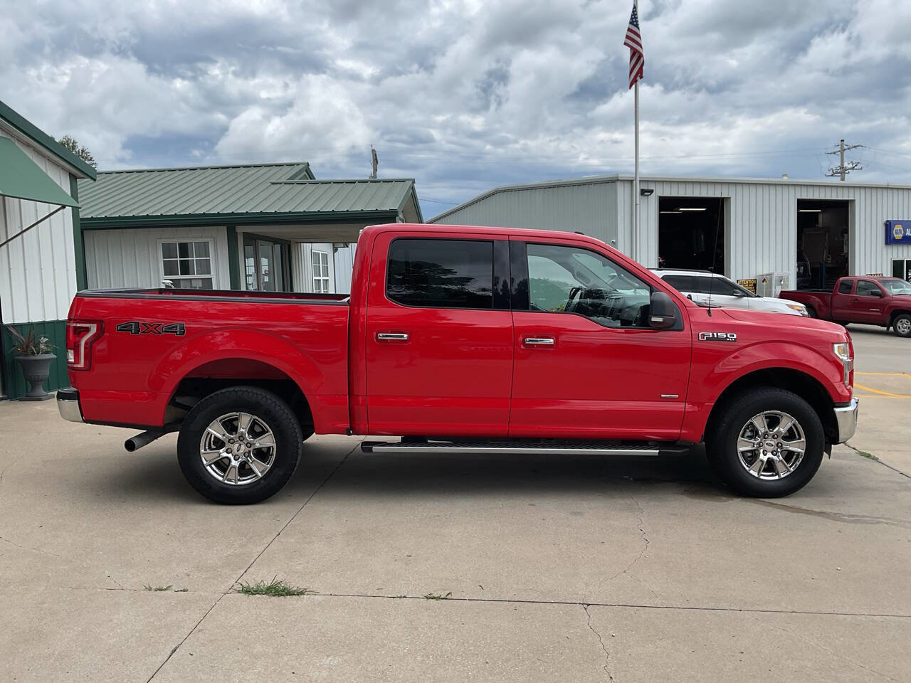 Used 2016 Ford F150 XLT w/ Equipment Group 302A Luxury image 2
