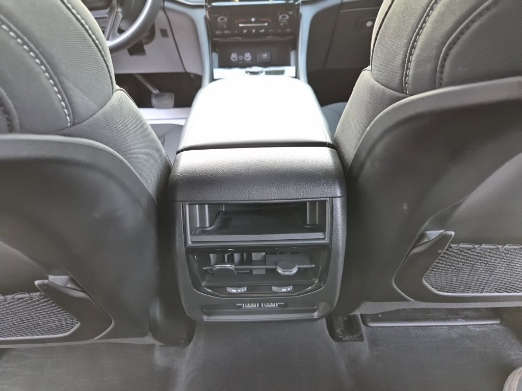 Used 2024 Jeep Grand Cherokee Laredo AWD/4WD image 29