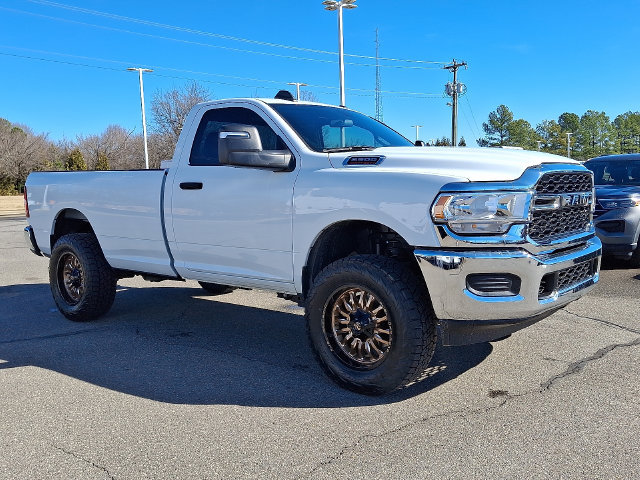 Used 2024 RAM 2500 Tradesman w/ Chrome Appearance Group AWD/4WD image 3