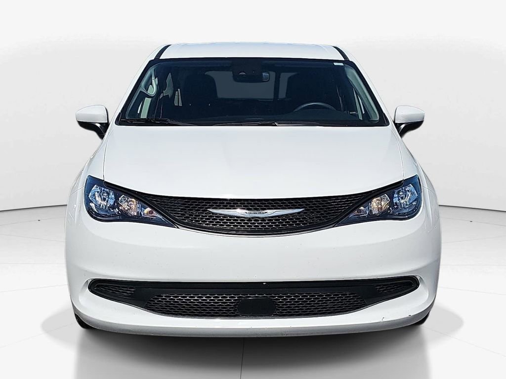 Used 2023 Chrysler Voyager LX image 11