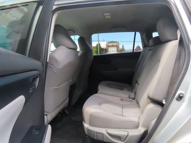 Used 2021 Toyota Highlander L FWD image 19