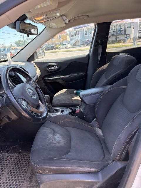 Used 2016 Jeep Cherokee Latitude w/ Cold Weather Group image 3