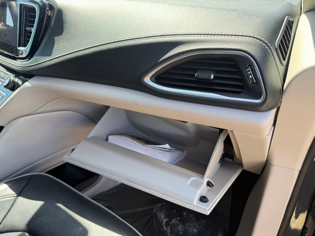 Used 2023 Chrysler Pacifica Limited FWD image 54