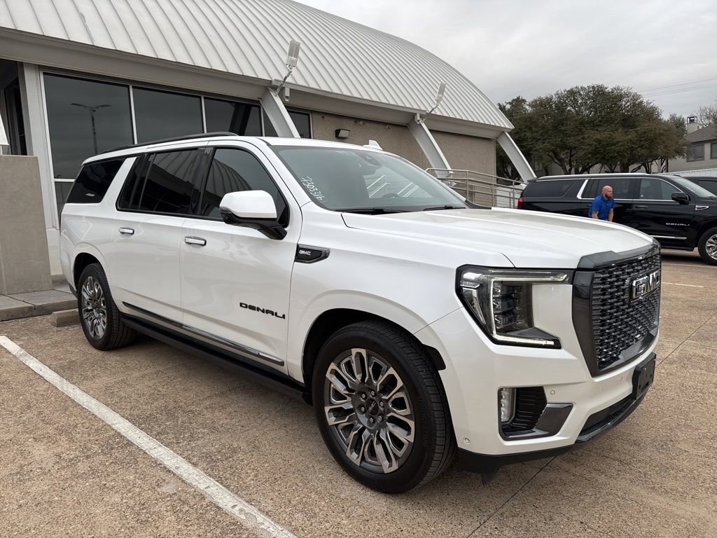 Used 2023 GMC Yukon XL Denali Ultimate image 3