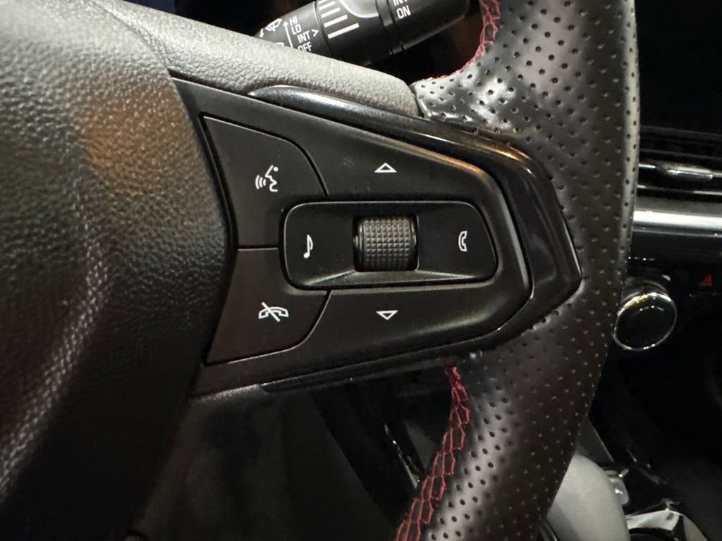 Used 2024 Chevrolet Trax RS w/ Sunroof Package FWD image 24