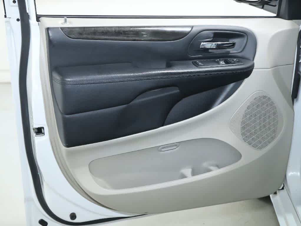 Used 2016 Dodge Grand Caravan SE w/ Quick Order Package 29E SE FWD image 15