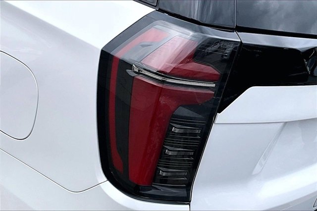 Used 2025 Chevrolet Suburban Z71 image 23