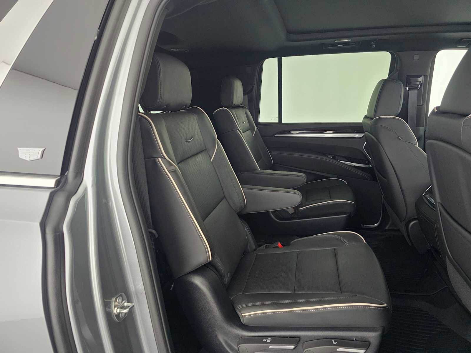 New 2026 Cadillac Escalade ESV Luxury image 12