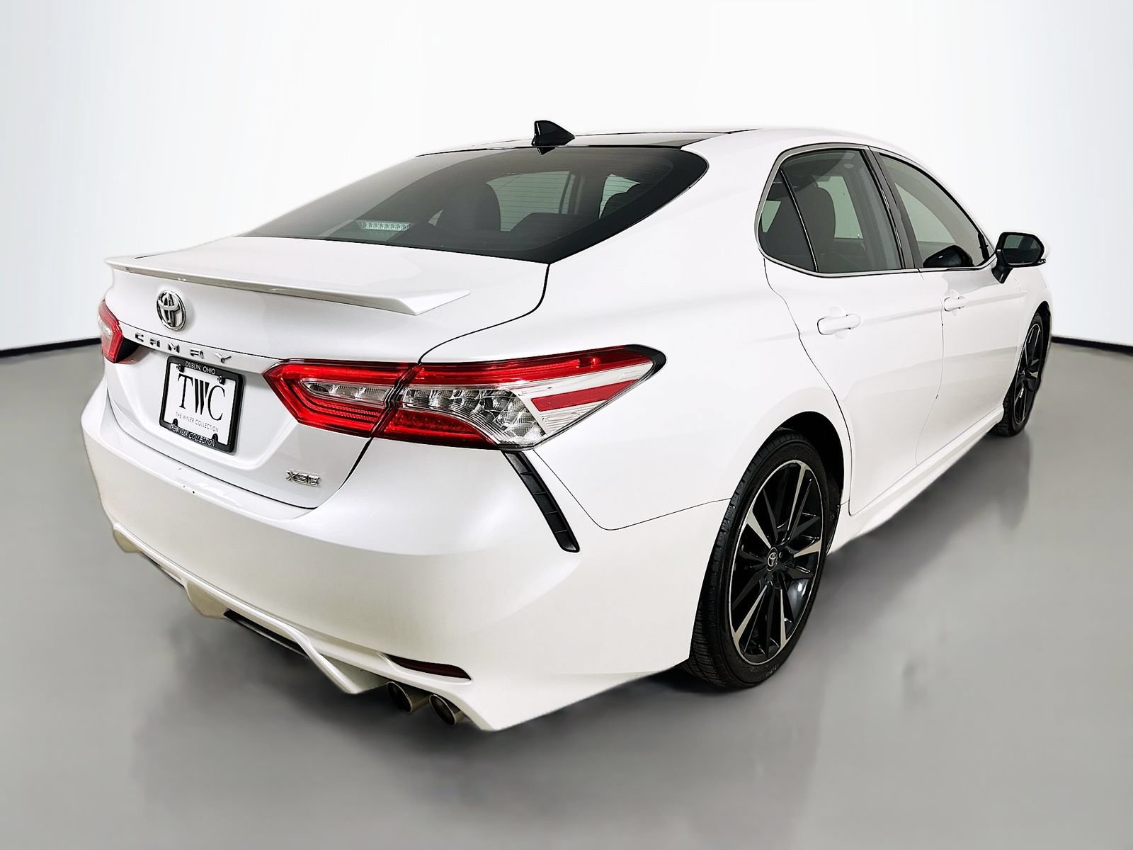 Used 2020 Toyota Camry XSE FWD image 5