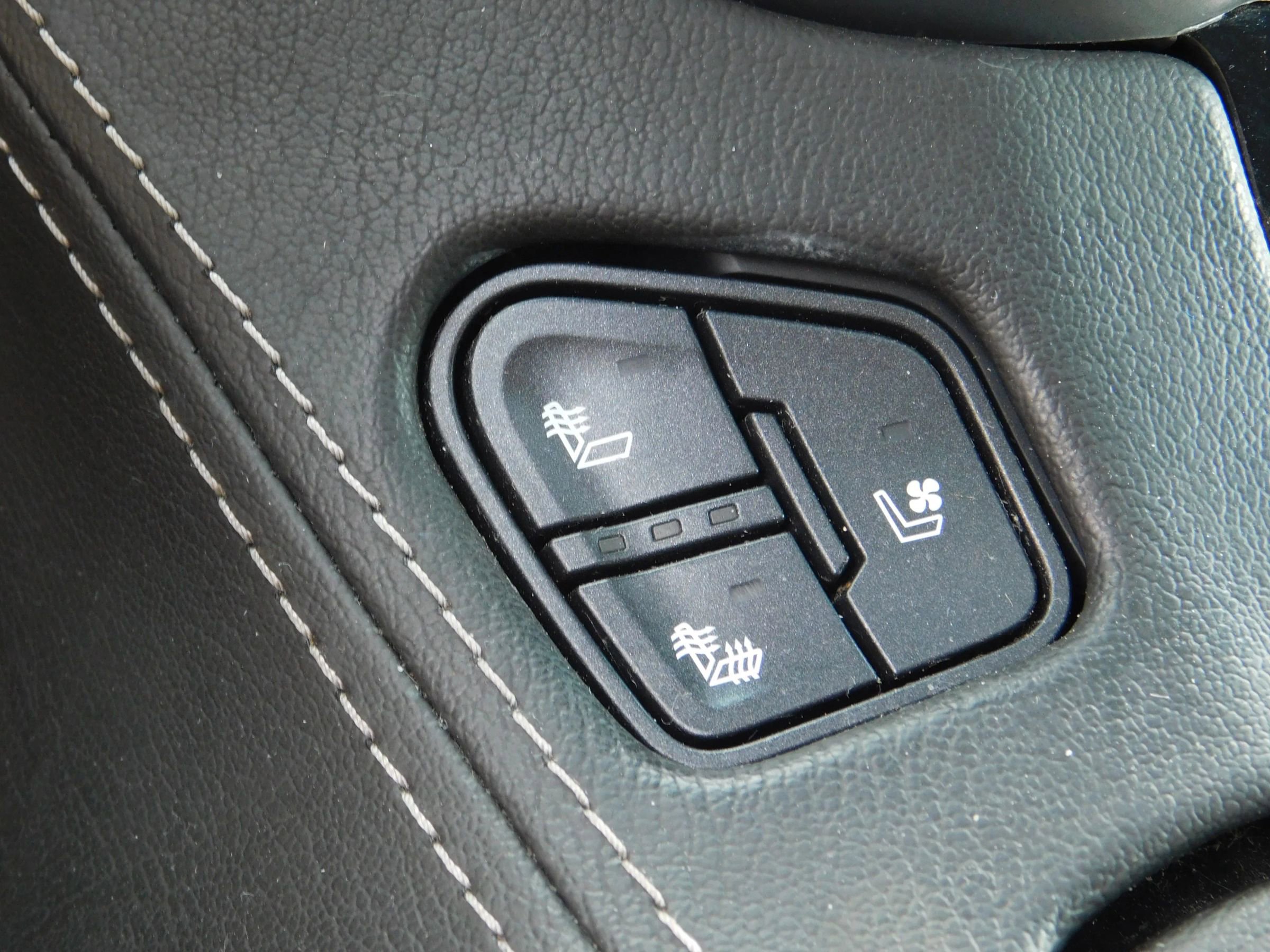 Used 2019 Chevrolet Suburban Premier w/ Premier Plus Edition AWD/4WD image 28