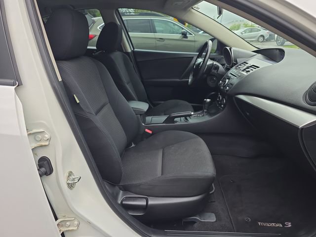 Used 2013 MAZDA MAZDA3 i Touring w/ Preferred Equipment Pkg FWD image 9