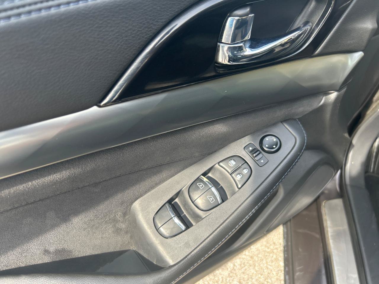 Used 2016 Nissan Maxima SR FWD image 12