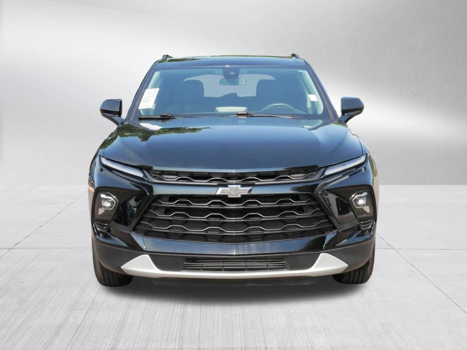 Used 2024 Chevrolet Blazer LT w/ Convenience Package FWD image 2