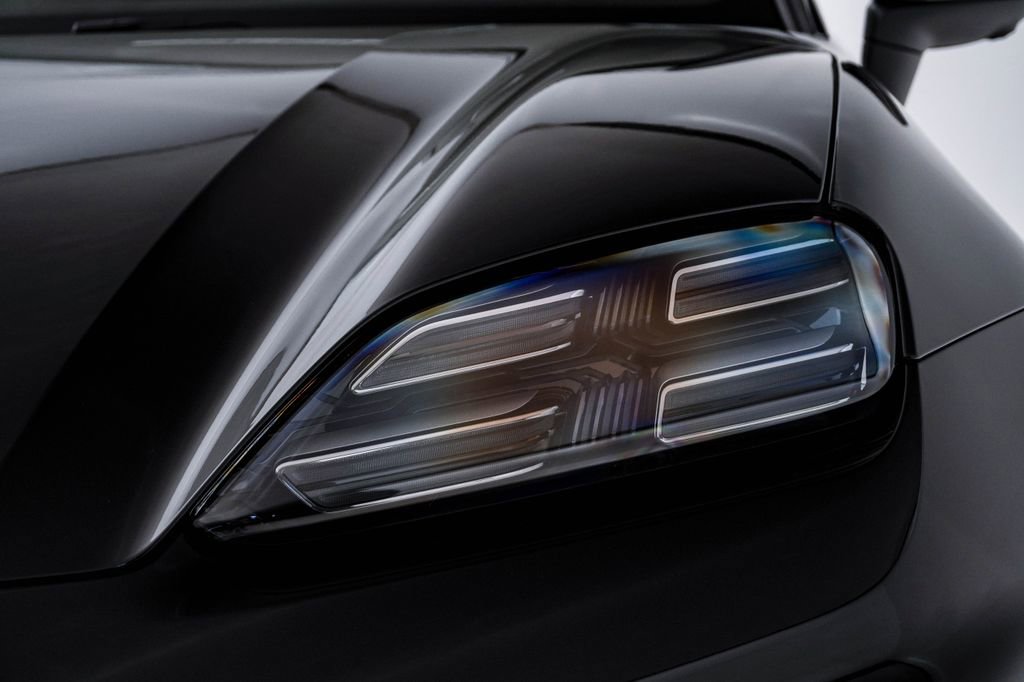 New 2026 Porsche Macan 4 Electric AWD/4WD image 7