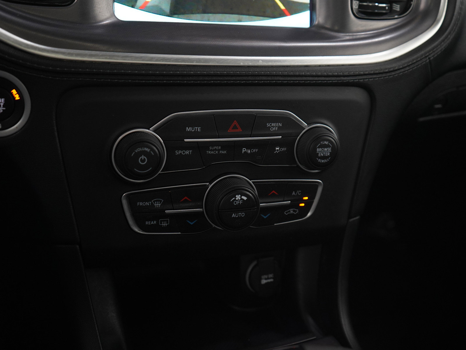 Used 2020 Dodge Charger SXT w/ Plus Group image 20