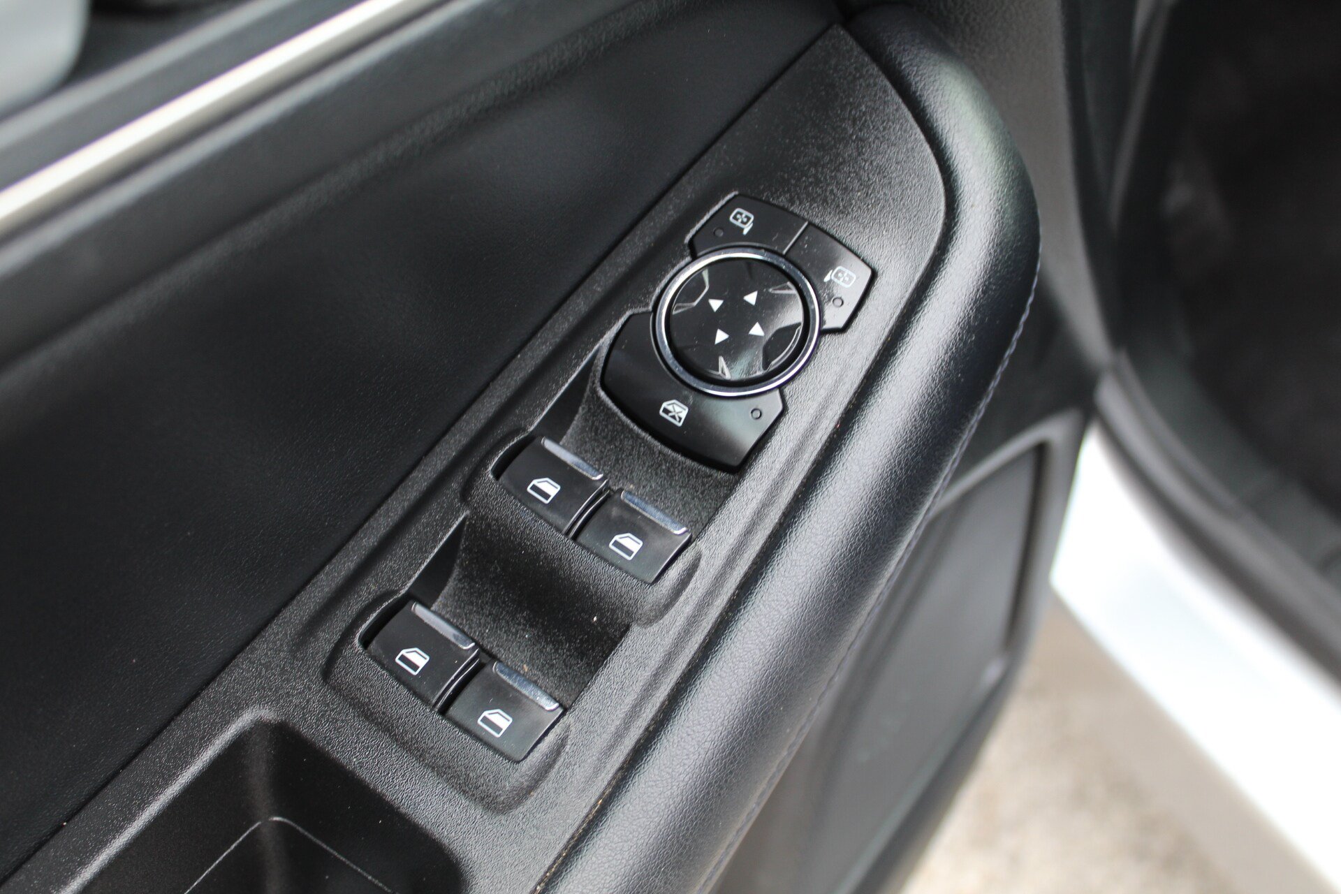 Used 2022 Ford Edge SEL AWD/4WD image 26