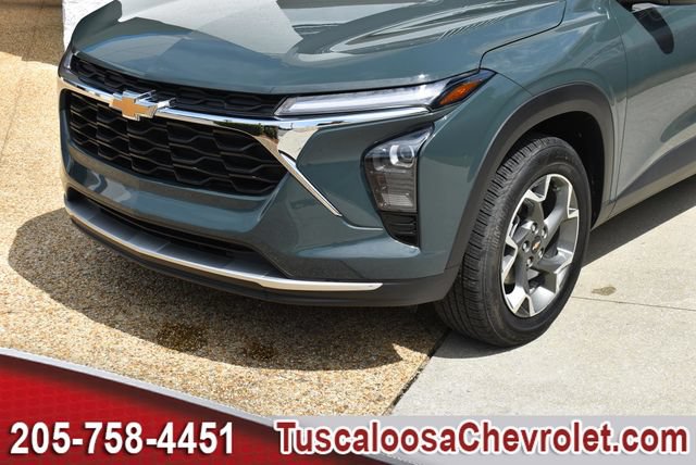 Used 2025 Chevrolet Trax LT FWD image 37