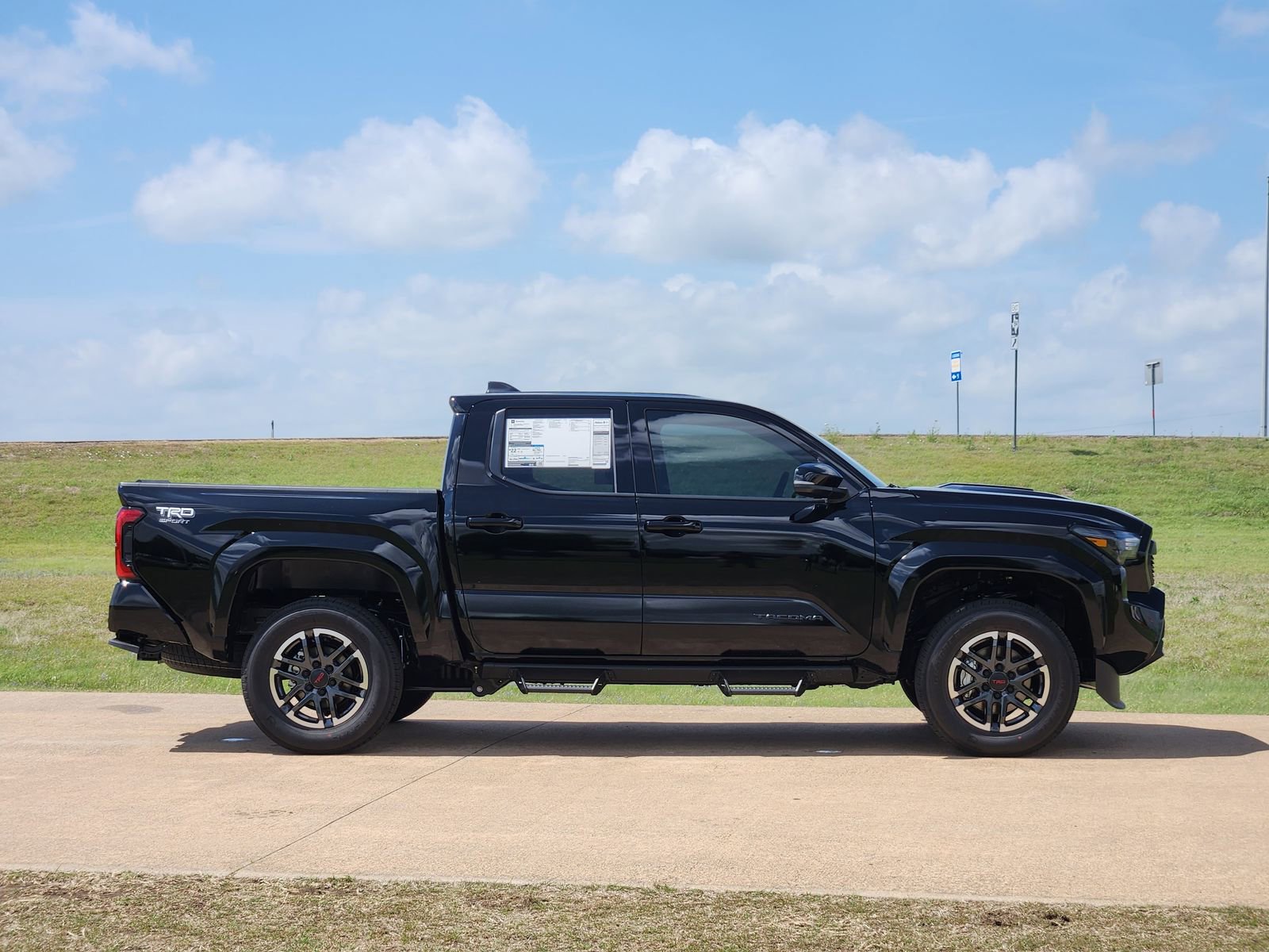 New 2026 Toyota Tacoma TRD Sport w/ TRD Sport Upgrade Package image 7