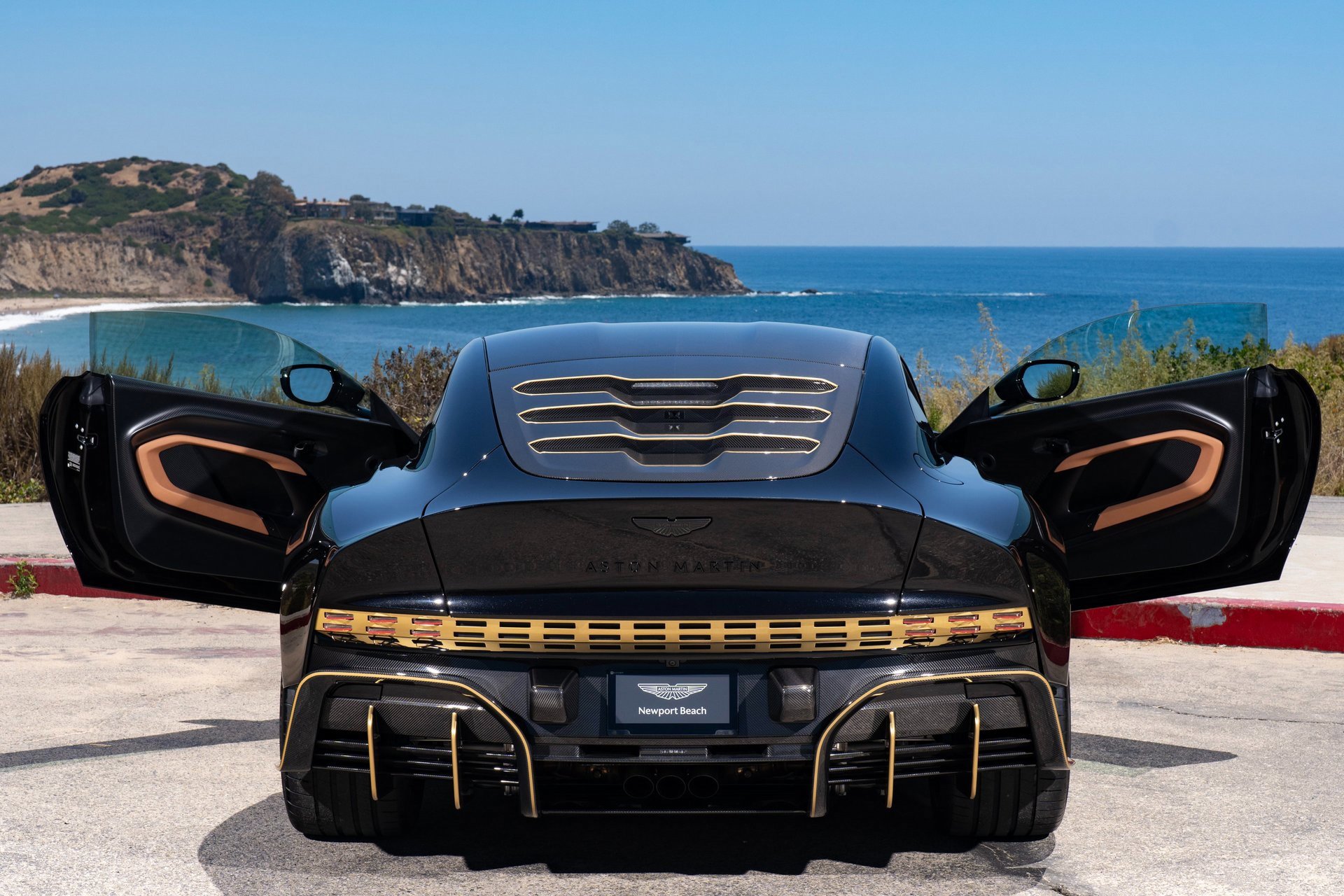 Used 2024 Aston Martin Valour image 44