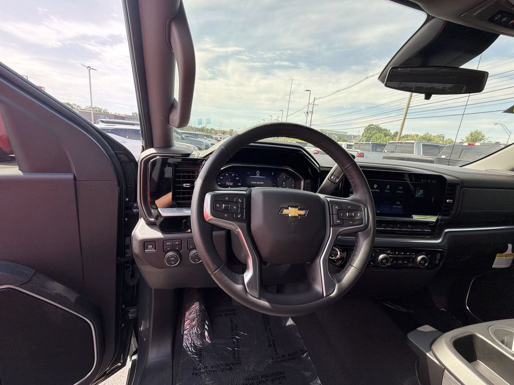 Used 2026 Chevrolet Silverado 1500 LT AWD/4WD image 14