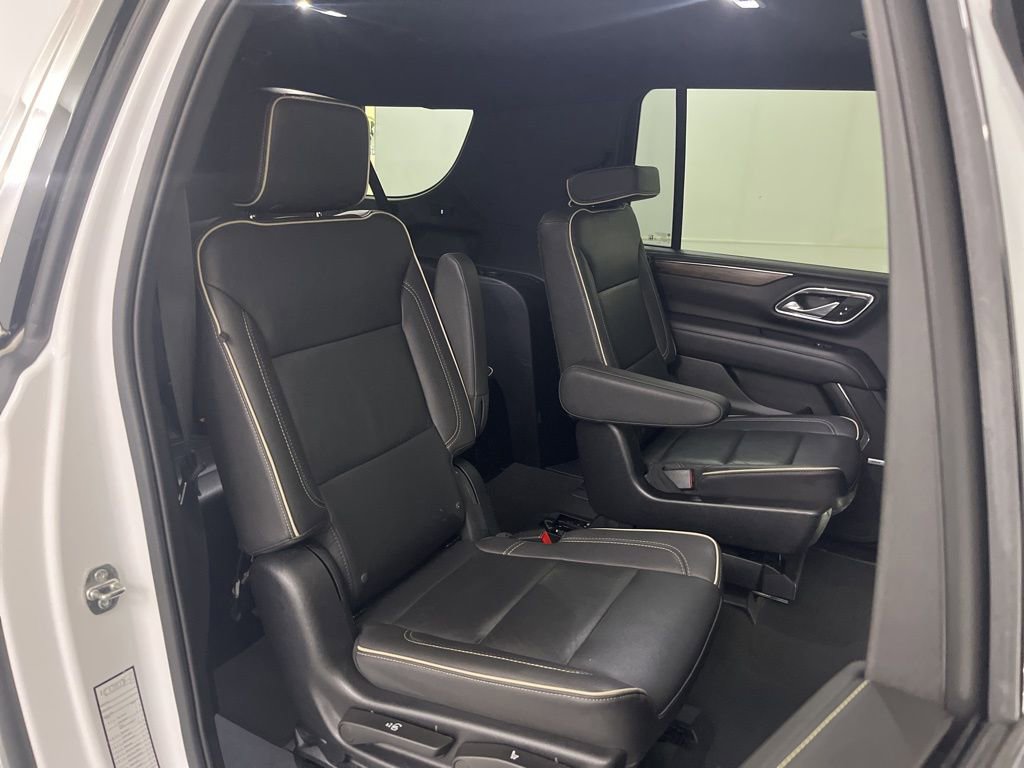 Used 2023 Chevrolet Suburban Premier image 22