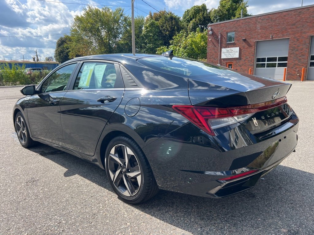 Used 2022 Hyundai Elantra Limited image 3