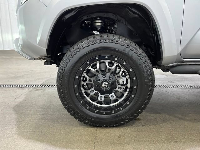 Used 2022 Toyota Tacoma Limited w/ Black Out Package (TMS) AWD/4WD image 26