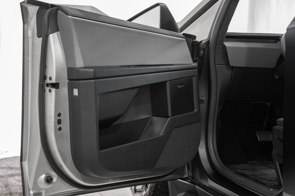 Used 2024 Tesla Cybertruck AWD Crew Cab image 43