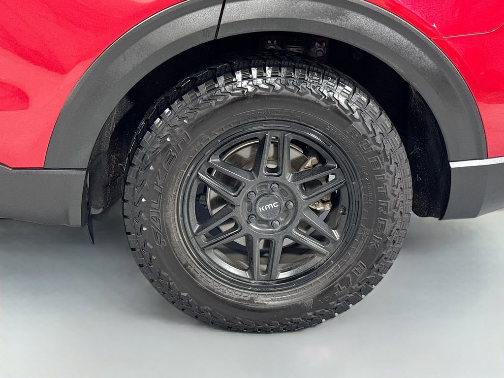 Used 2021 Ford Explorer Limited w/ Equipment Group 301A AWD/4WD image 10