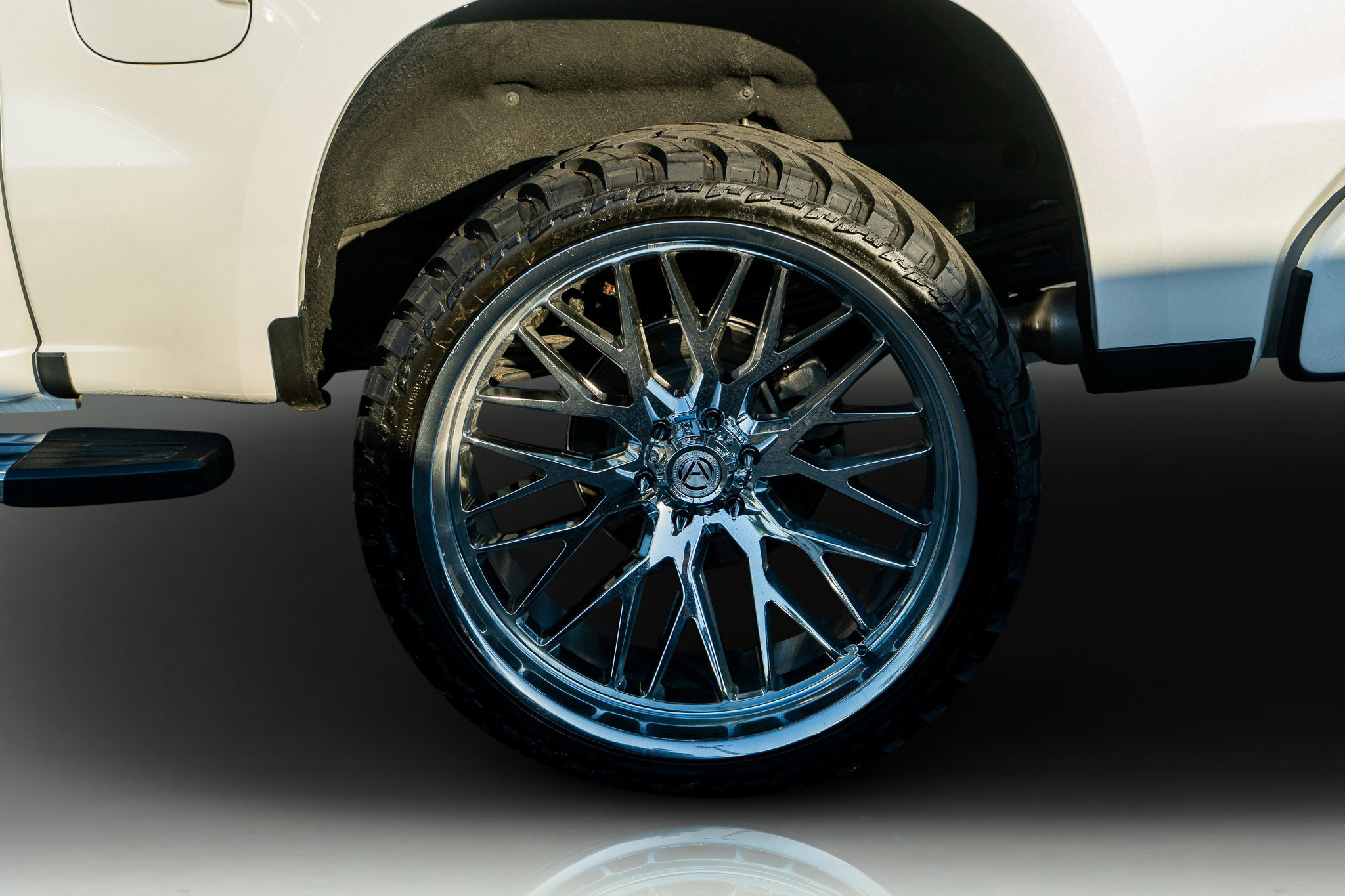 Used 2023 Chevrolet Silverado 1500 High Country w/ Technology Package image 16