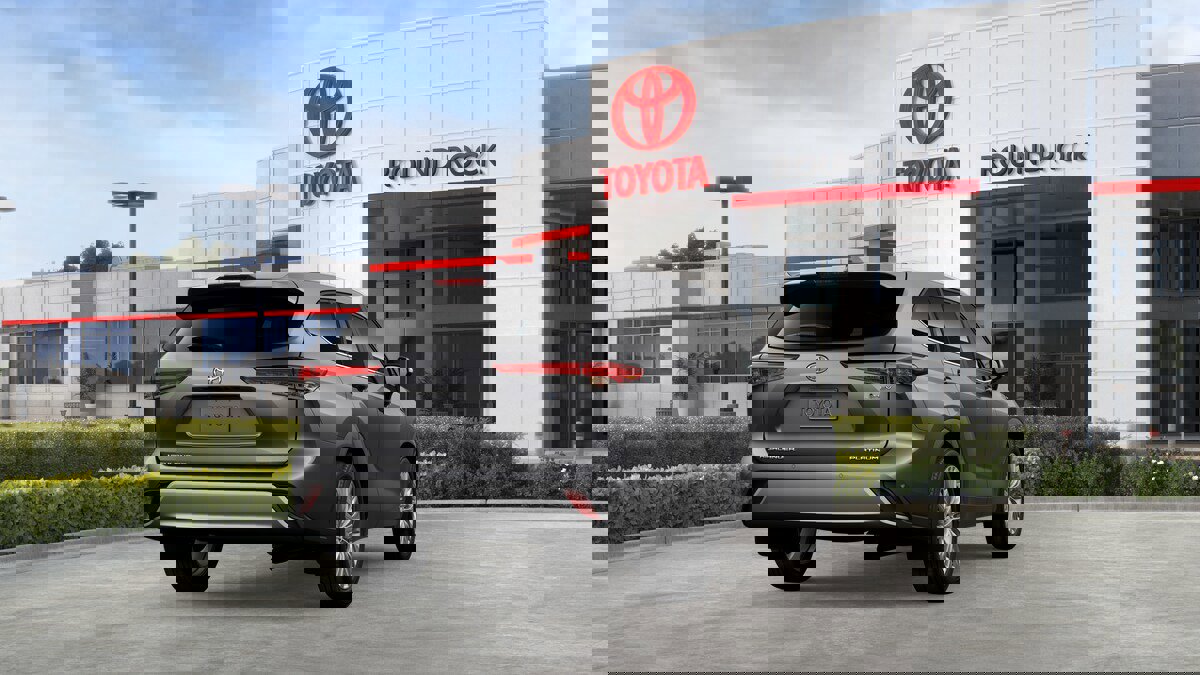 New 2026 Toyota Highlander Platinum image 9