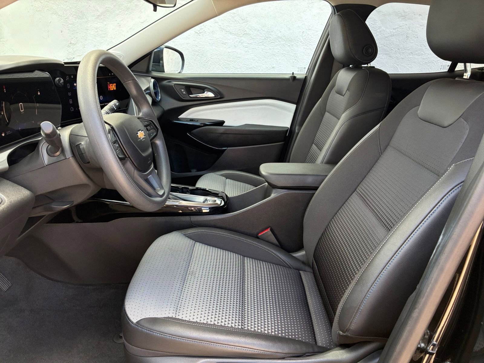 Used 2025 Chevrolet Trax LT image 25