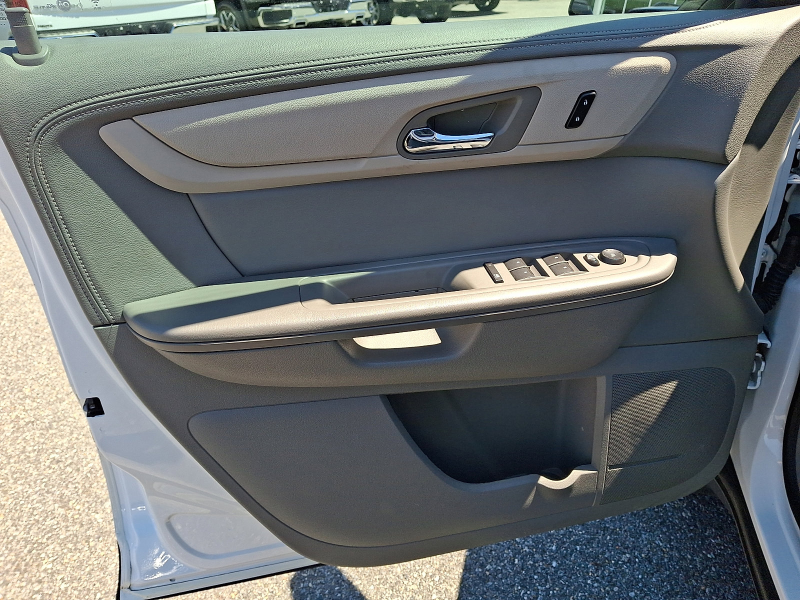 Used 2017 Chevrolet Traverse LS w/ LPO, 'HIT The Road' Package AWD/4WD image 12